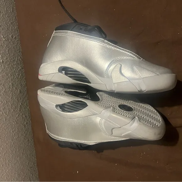Jordan Fits Men size 8 Air Jordan Retro 14 Silver Authentic Nike new