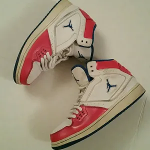 Jordan hightops YOUTH pink Trainers Athletic sneakers shoes