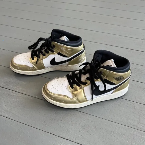 Jordan mid SE sneakers 6.5y metallic gold white black streetwear casual youth