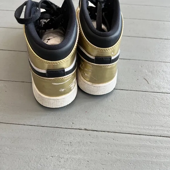 Jordan mid SE sneakers 6.5y metallic gold white black streetwear casual youth