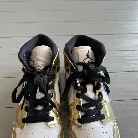 Jordan mid SE sneakers 6.5y metallic gold white black streetwear casual youth