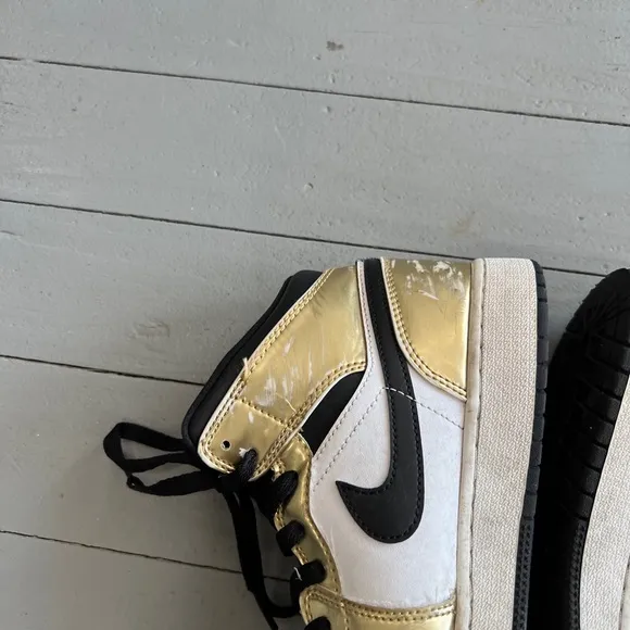 Jordan mid SE sneakers 6.5y metallic gold white black streetwear casual youth
