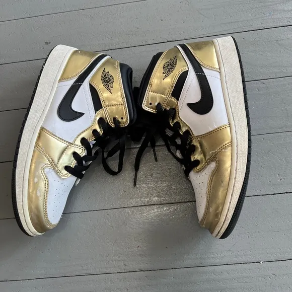 Jordan mid SE sneakers 6.5y metallic gold white black streetwear casual youth
