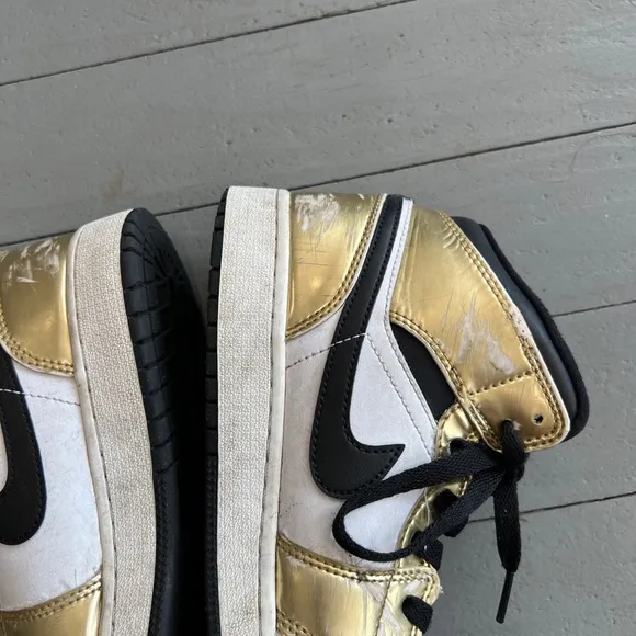 Jordan mid SE sneakers 6.5y metallic gold white black streetwear casual youth