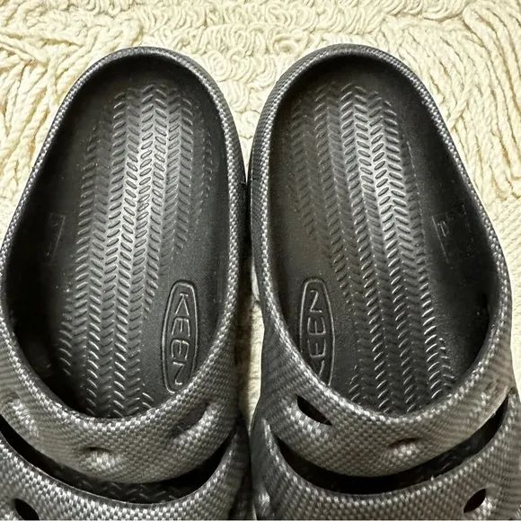 KEEN men's magnetic black Yogui slip on clog shoes 14