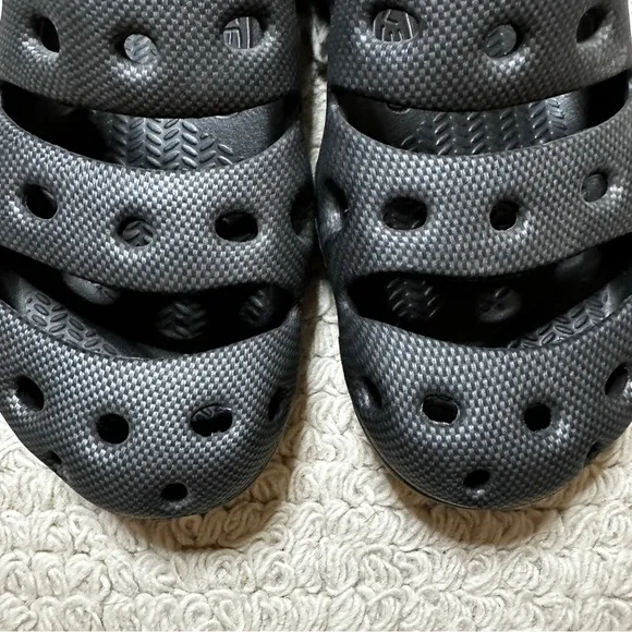 KEEN men's magnetic black Yogui slip on clog shoes 14