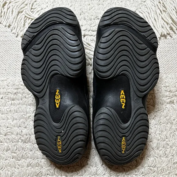 KEEN men's magnetic black Yogui slip on clog shoes 14
