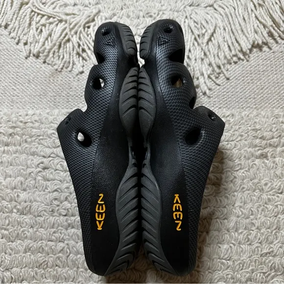 KEEN men's magnetic black Yogui slip on clog shoes 14
