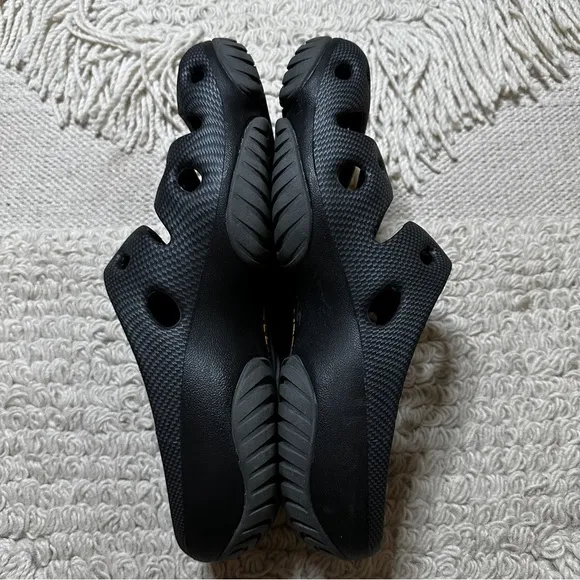 KEEN men's magnetic black Yogui slip on clog shoes 14