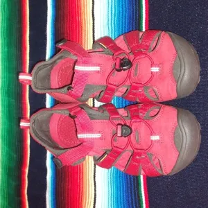 Keen Newport H2 Rose Red Straps Sandals Big Kids US Size 5 UK 4