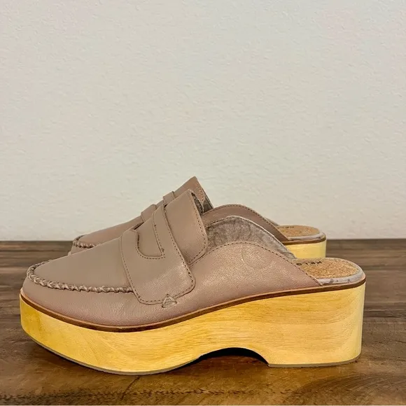 Kelsi Dagger Brooklyn Window Dove Mule Clogs. Size 8.