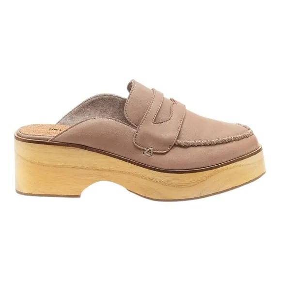 Kelsi Dagger Brooklyn Window Dove Mule Clogs. Size 8.