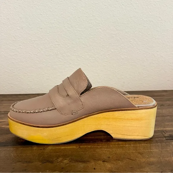 Kelsi Dagger Brooklyn Window Dove Mule Clogs. Size 8.