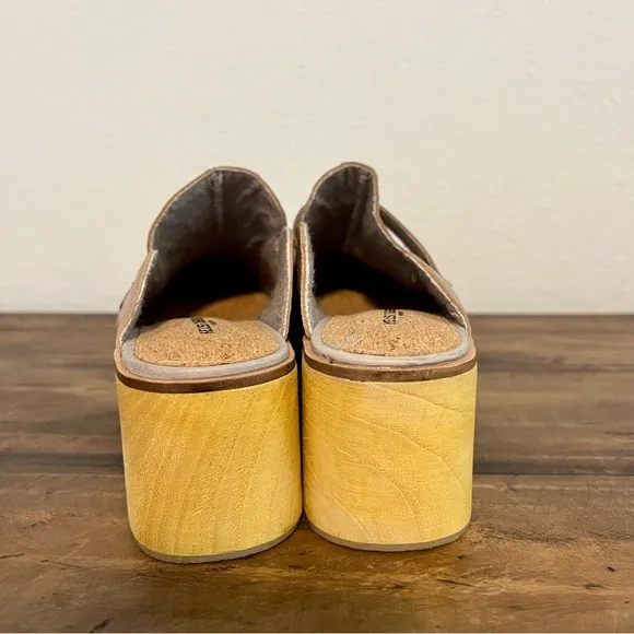 Kelsi Dagger Brooklyn Window Dove Mule Clogs. Size 8.
