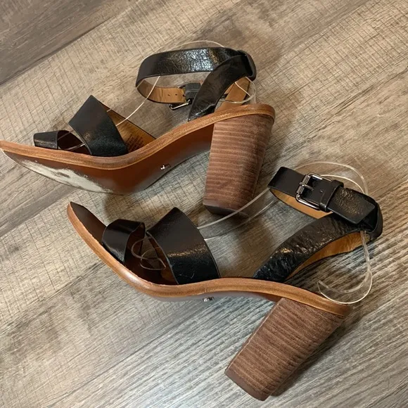 Kenneth Cole heeled sandals size 8 1/2