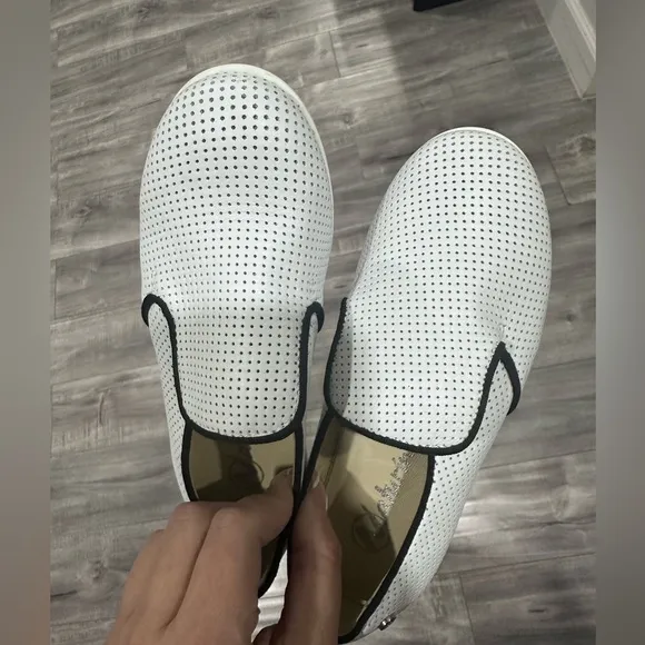 Kids White Slip-On Shoes with Black Trim size 30 from naturino new