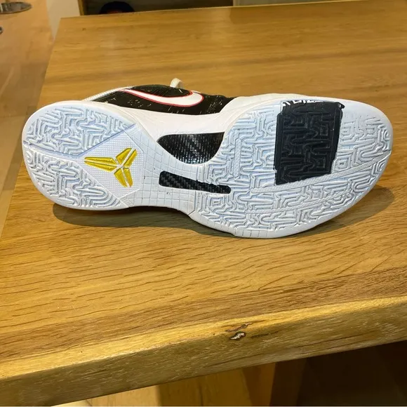 Kobe 5 Bruce Lee Size 12 Gently Worn