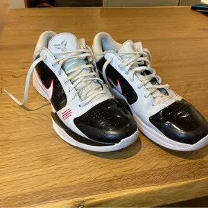 Kobe 5 Bruce Lee Size 12 Gently Worn