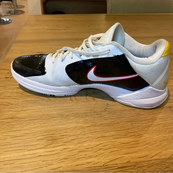 Kobe 5 Bruce Lee Size 12 Gently Worn