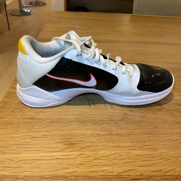 Kobe 5 Bruce Lee Size 12 Gently Worn