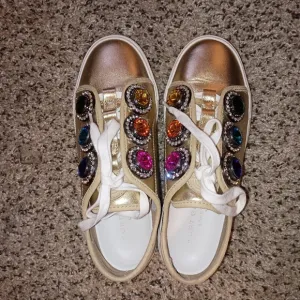 Kurt Geiger Like New Women's Size 8 Gold Gem-Embellished Shoes