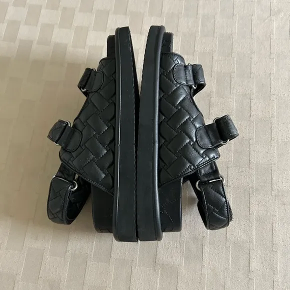 Kurt Geiger Orson Quilted Velcro Strap Sandals