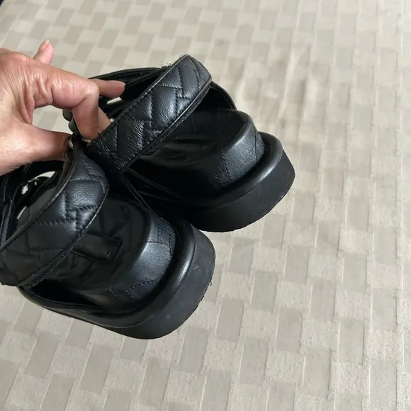 Kurt Geiger Orson Quilted Velcro Strap Sandals