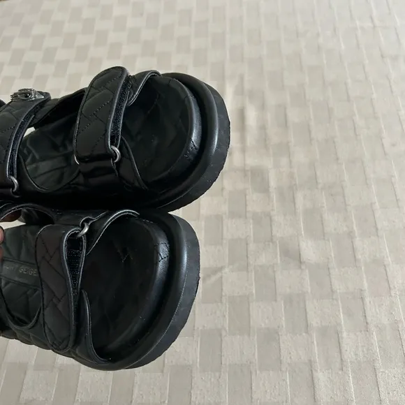 Kurt Geiger Orson Quilted Velcro Strap Sandals