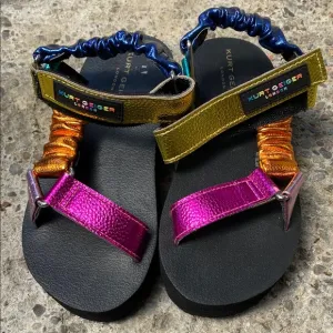 Kurt Geiger Pink Gold Sandals Vibrant Adventure Style