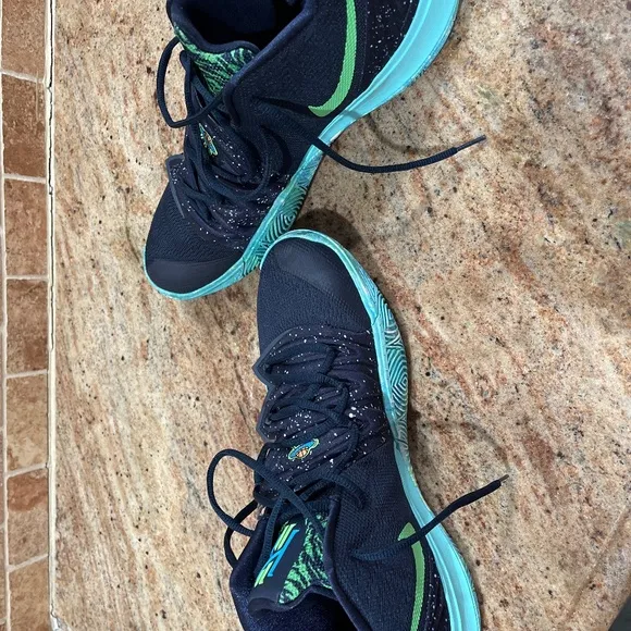 Kyrie Nike 5 UFO Shoes