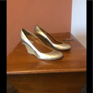 LANVIN PARIS vintage gold leather wedges