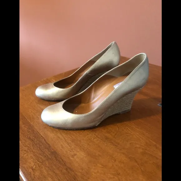 LANVIN PARIS vintage gold leather wedges