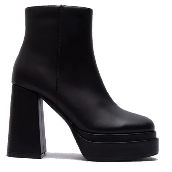 Last Pair! Qupid Black Elevated Zip Up Chunky Heel Platform Moto Boot Ankle Boot