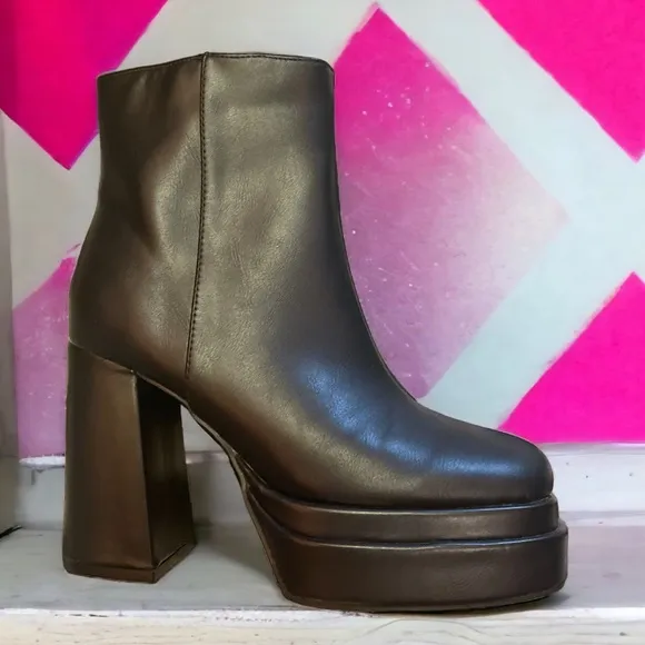 Last Pair! Qupid Black Elevated Zip Up Chunky Heel Platform Moto Boot Ankle Boot