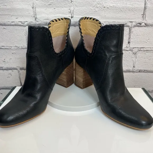 Lucky Brand Sivya Leather Ankle Boots Booties Chunky Heel size 9