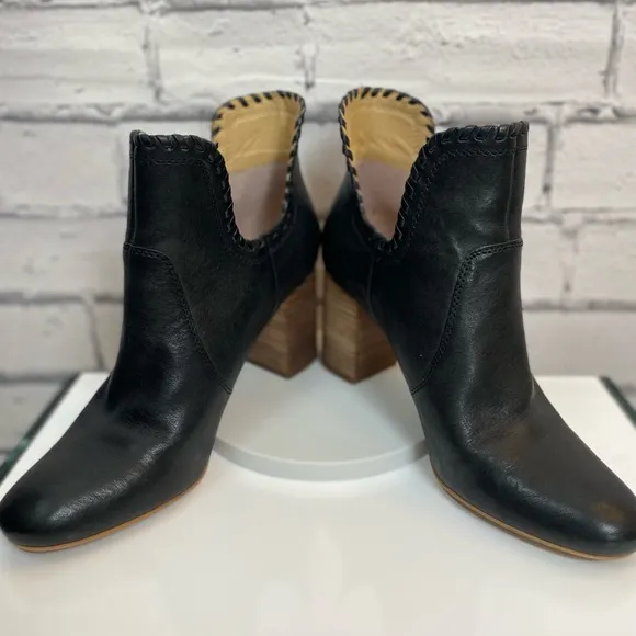 Lucky Brand Sivya Leather Ankle Boots Booties Chunky Heel size 9