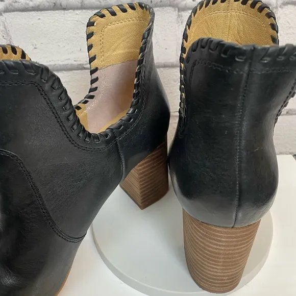 Lucky Brand Sivya Leather Ankle Boots Booties Chunky Heel size 9