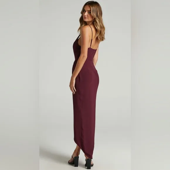 LUCKY DAY MIDAXI DRESS - V NECK DRAPE DRESS IN WINE