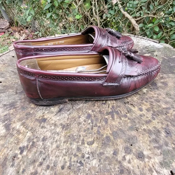 Men Vintage Burgundy Tassel Loafers By Bass Size 8.5D/Men Designer Shoes