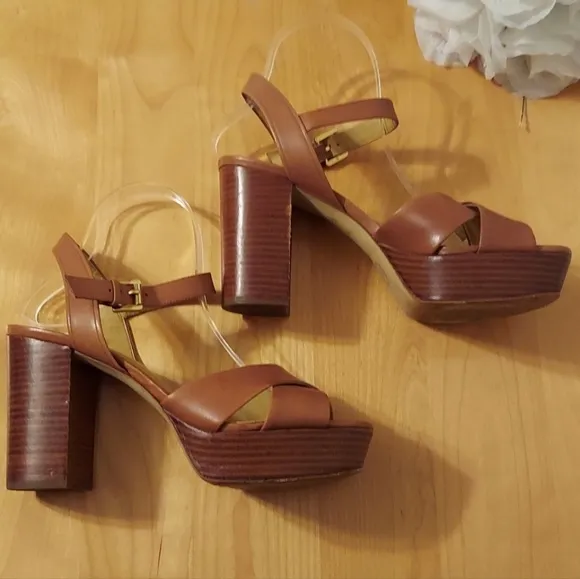 MICHAEL Michael Kors Sia Platform Sandals Size 9 Tan Camel Brown