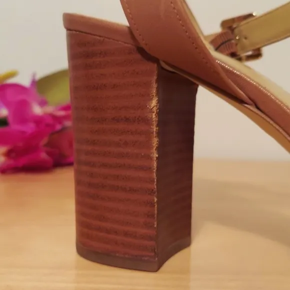 MICHAEL Michael Kors Sia Platform Sandals Size 9 Tan Camel Brown