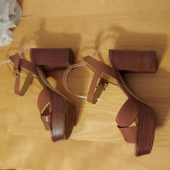 MICHAEL Michael Kors Sia Platform Sandals Size 9 Tan Camel Brown