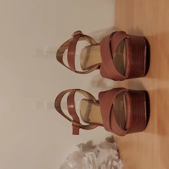 MICHAEL Michael Kors Sia Platform Sandals Size 9 Tan Camel Brown