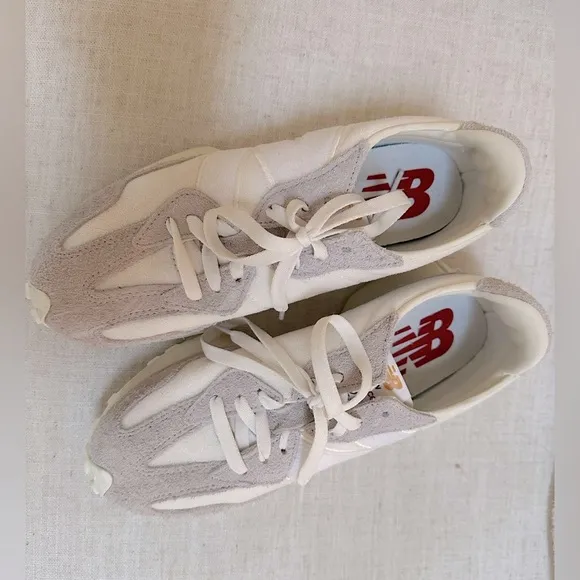 New Balance 327 Unisex W 9.5/M 8 Sneakers  Moonbeam   Raincloud