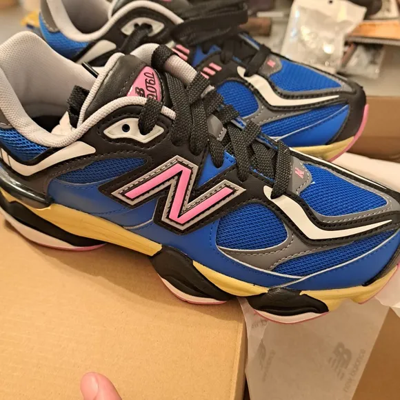New Balance 9060 Sneakers Size 5 Blue Pink