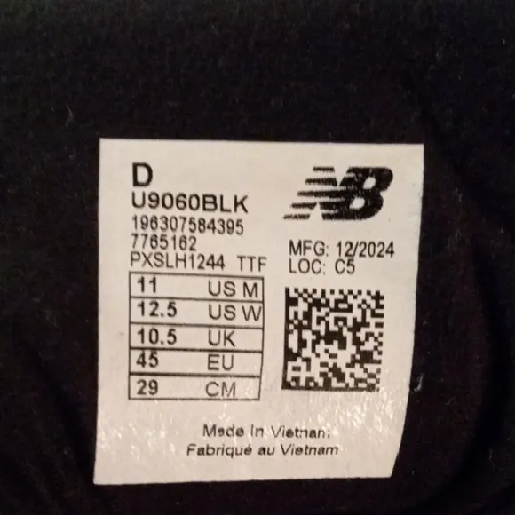 New Balance   9060Black and Gray Sneakers with Chunky Silhouette