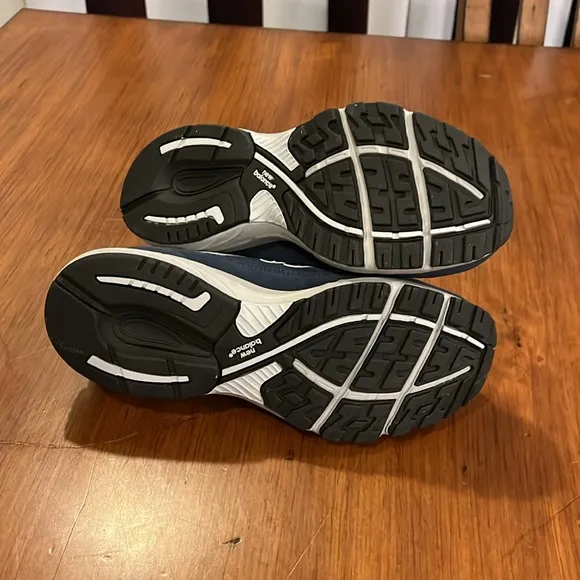 New Balance 993 shoes sneakers new Sample Pair Kids Youth Boys Size 4