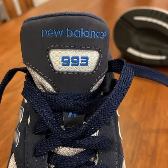 New Balance 993 shoes sneakers new Sample Pair Kids Youth Boys Size 4
