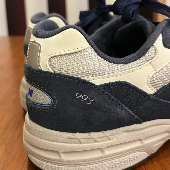 New Balance 993 shoes sneakers new Sample Pair Kids Youth Boys Size 4