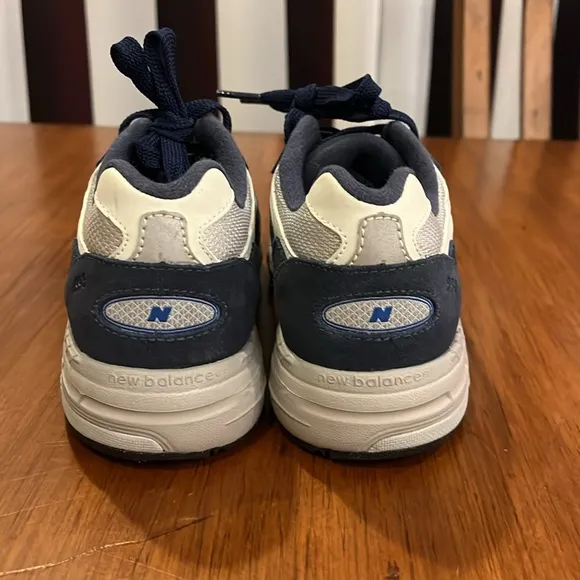 New Balance 993 shoes sneakers new Sample Pair Kids Youth Boys Size 4
